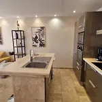 Climatise 2 Pieces Avec Vue : 4 Pers, Piscine, Parking - Fr-1-780-38 Apartmán *