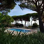 Climatise 2 Pieces Avec Vue : 4 Pers, Piscine, Parking - Fr-1-780-38 Apartmán