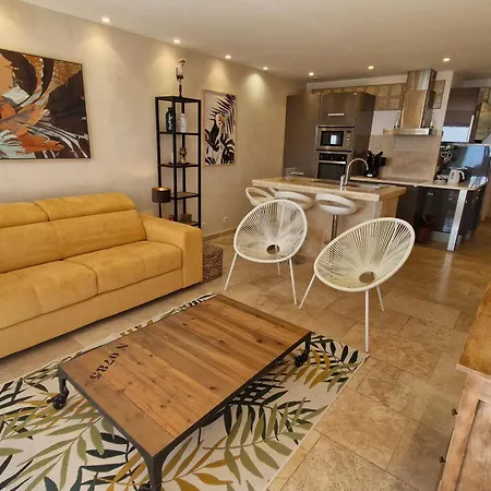 Climatise 2 Pieces Avec Vue : 4 Pers, Piscine, Parking - Fr-1-780-38 *