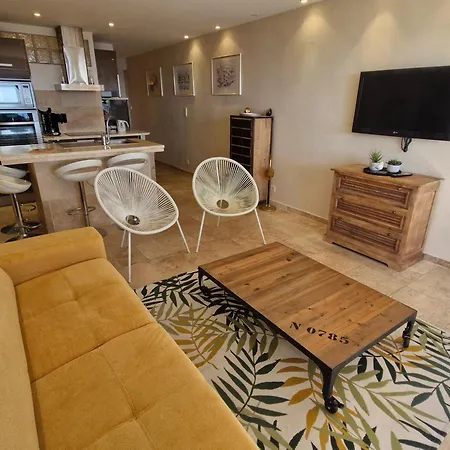 Climatise 2 Pieces Avec Vue : 4 Pers, Piscine, Parking - Fr-1-780-38 * Sainte-Maxime