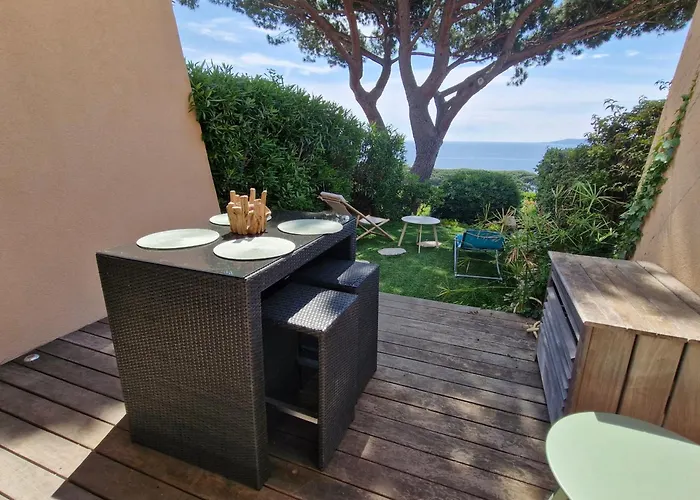 Climatise 2 Pieces Avec Vue : 4 Pers, Piscine, Parking - Fr-1-780-38 * Sainte-Maxime