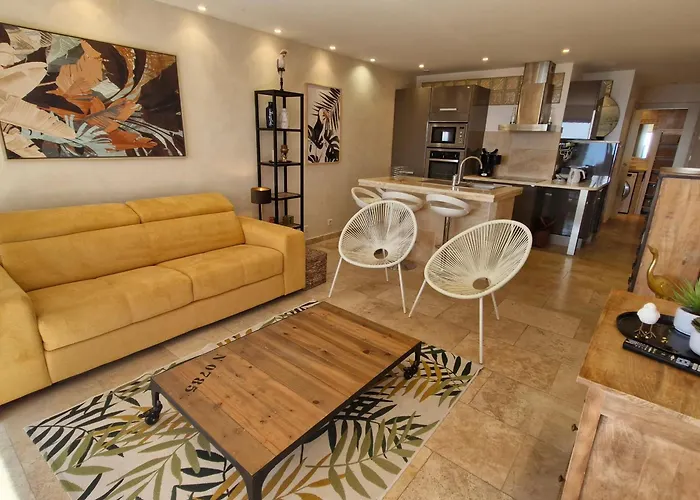 Climatise 2 Pieces Avec Vue : 4 Pers, Piscine, Parking - Fr-1-780-38 *