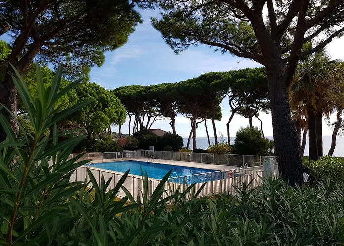 Climatise 2 Pieces Avec Vue : 4 Pers, Piscine, Parking - Fr-1-780-38 Lägenhet