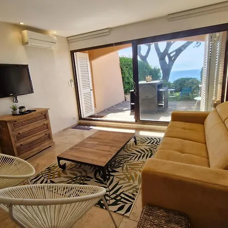Climatise Avec Piscine, Terrasse Vue Et Parking A - Fr-1-780-38 * Sainte-Maxime