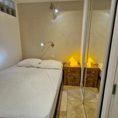 Climatise 2 Pieces Avec Vue : 4 Pers, Piscine, Parking - Fr-1-780-38 * Sainte-Maxime